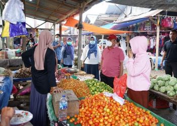 Wabup Bolmut Amin Lasena Pantau Harga Bapok Jelang Ramadhan