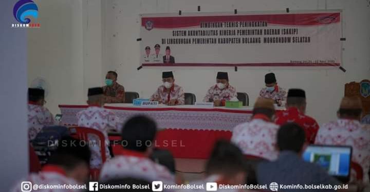 Tutup Kegiatan Bimtek SAKIP, Ini Yang Diharapkan Bupati Iskandar Kamaru