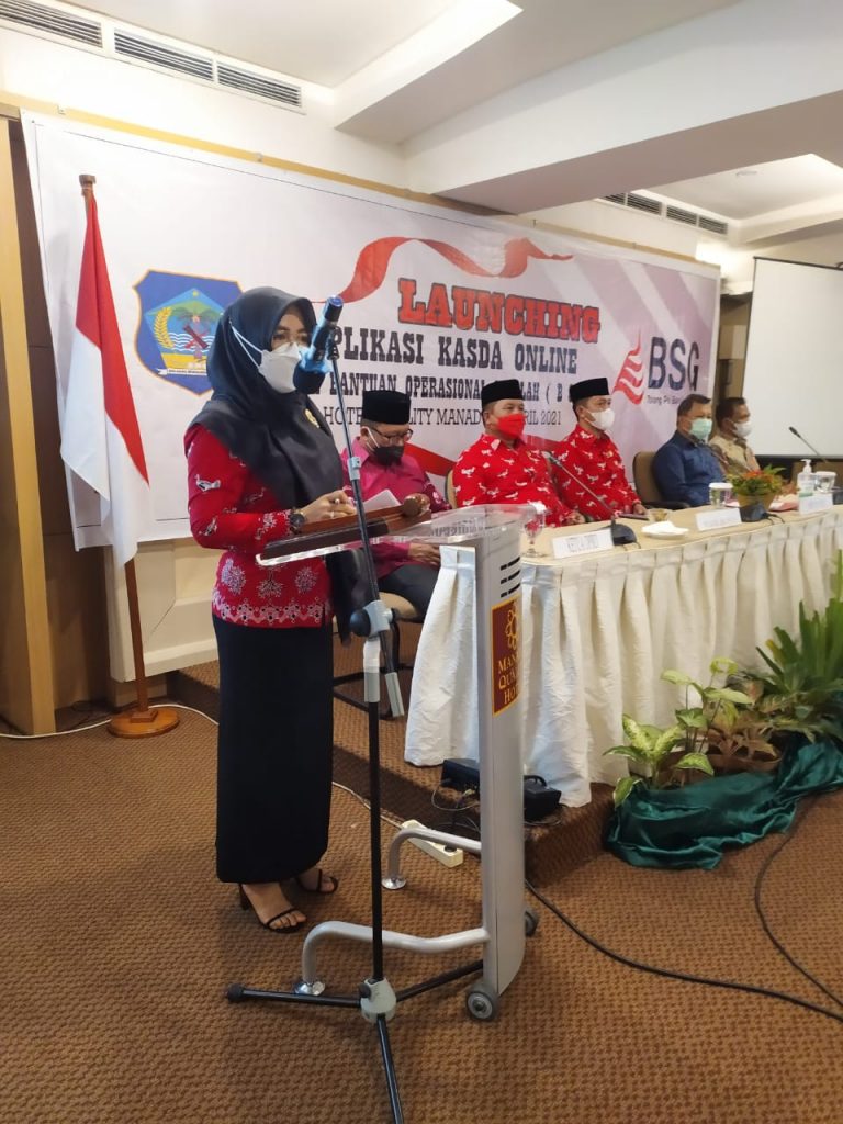 Tampak Kepala Disdik Bolsel Rente Hattani saat menyampaikan laporan kegiatan
