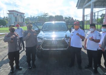 Tunjang Oprasional Polres, Pemkab Bolsel Hibahkan 1 Unit Mobil