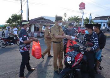 Bersama BFC, Bupati Bolsel Bagi Bagi Takjil