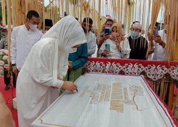 Tatong Bara Resmikan Masjid Agung Baitul Makmur