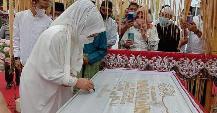 Tatong Bara Resmikan Masjid Agung Baitul Makmur