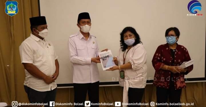 Bupati dan Wabup Bolsel Terima Dokumen NKT Lanskap Bolsel dari WCS