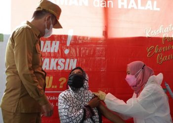 Iskandar-Deddy Pantau Vaksinasi Untuk Masyarakat