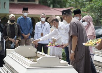 Bupati dan Wabup Berziarah ke Makam Tokoh Pemekaran Bolsel