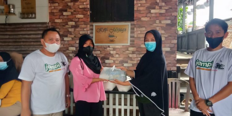 JAMPI Salurkan Paket Sembako Untuk Warga Desa Bilalang Satu