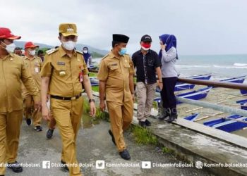 Bupati dan Wabup Bolsel Salurkan Bantuan Untuk Nelayan
