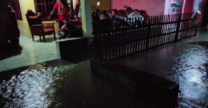 Luapan Air Genang Pemukiman Desa Tolondadu Induk