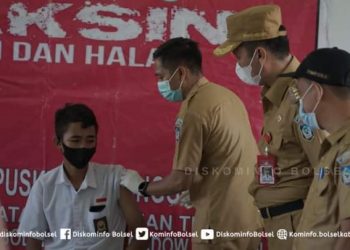 Iskandar Pantau Vaksinasi Pelajar dan Masyarakat di Kecamatan Pintim