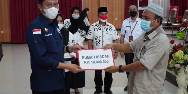 29 Rumah Ibadah di Bolsel Terima Hibah Rp 10 Juta