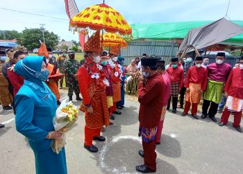 Bupati dan Wabup Bolsel Ikuti Prosesi Penjemputan Adat Suku Mogondow
