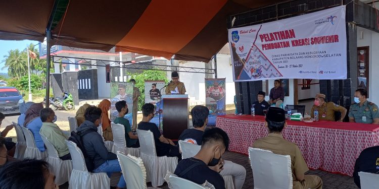 Disparbud Bolsel Gelar Pelatihan Pembuatan Souvenir