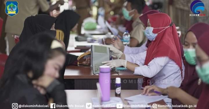 Iskandar Kamaru Tinjau Vaksinasi Masal di Desa Halabolu dan Ilohelumo