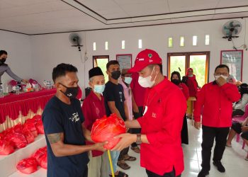 DPC PDI Bolsel Salurkan 1.000 Paket Sembako di Kecamatan Pinolosian dan Pinteng
