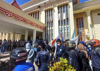 Tolak Aktivitas PETI Hulu Tobayangan, AMPERA Gelar Aksi Demonstrasi