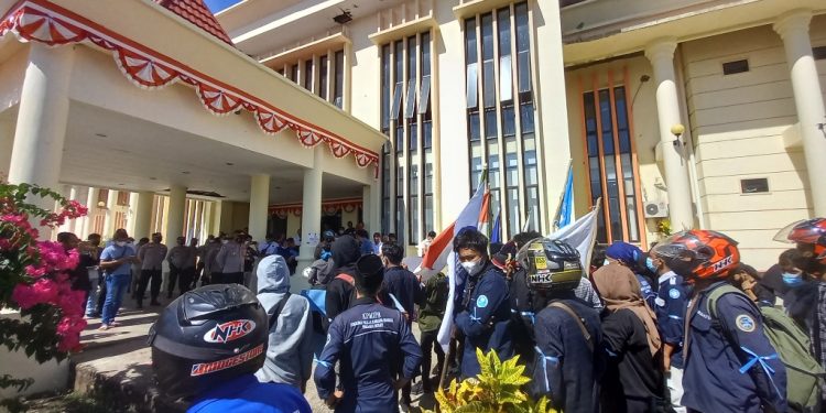 Tolak Aktivitas PETI Hulu Tobayangan, AMPERA Gelar Aksi Demonstrasi