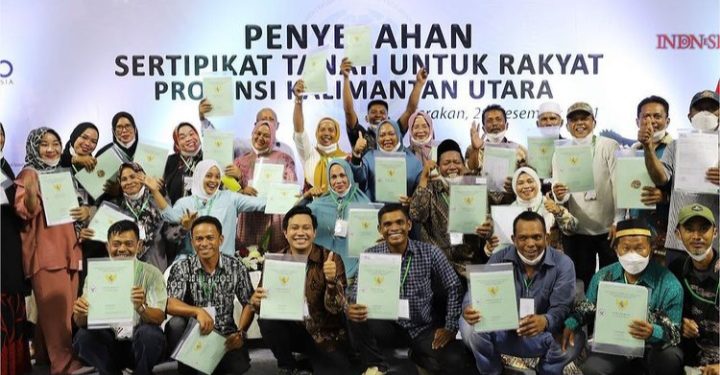 Jokowi Bagikan 13.455 Sertifikat Untuk Warga Kaltara