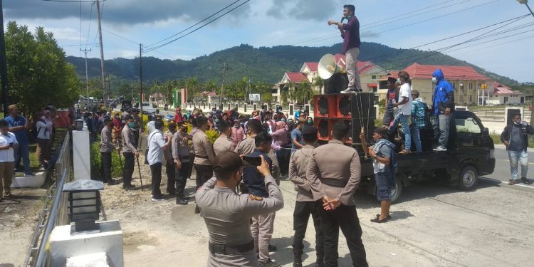Tuntut 3 Hal, AMPD Gelar Aksi di DPRD Bolmut