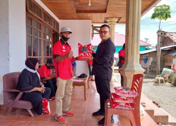 DPC PDIP Kembali Salurkan Paket Sembako Kepada Kader di Pinolosian