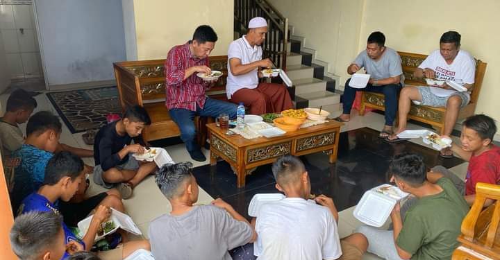 Makan Bersama dan Sederhana, Bentuk Suport Bupati Bolsel untuk Tim Bolsel FC U13