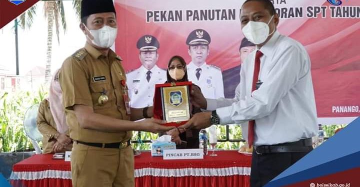 Bupati Bolsel Hadiri Penyerahan SPPDT, DHKP 2022 dan Pekan Panutan Pelaporan SPT 2021