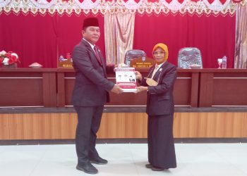 Dalam Paripurna DPRD, Wabup Bolmut Sampaikan LKPJ Kepala Daerah 2021