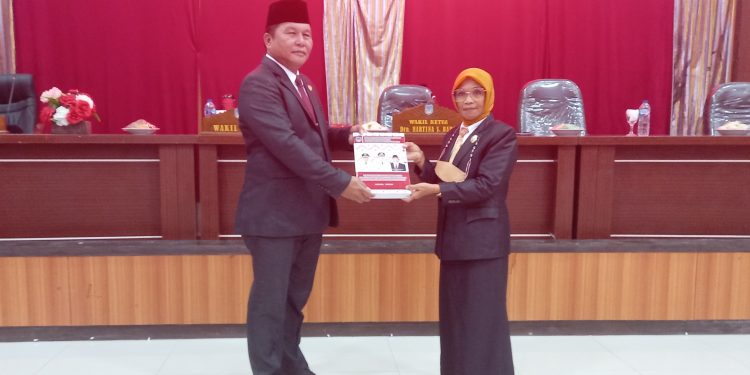 Dalam Paripurna DPRD, Wabup Bolmut Sampaikan LKPJ Kepala Daerah 2021