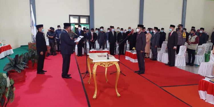 Bupati Depri Pontoh Lantik Jusnan C Mokoginta Sebagai Sekda Bolmut