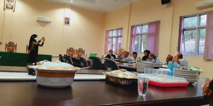 Sekretariat DPRD Bolmut Gelar Buka Puasa Bersama Pimpinan, Anggota dan Wartawan
