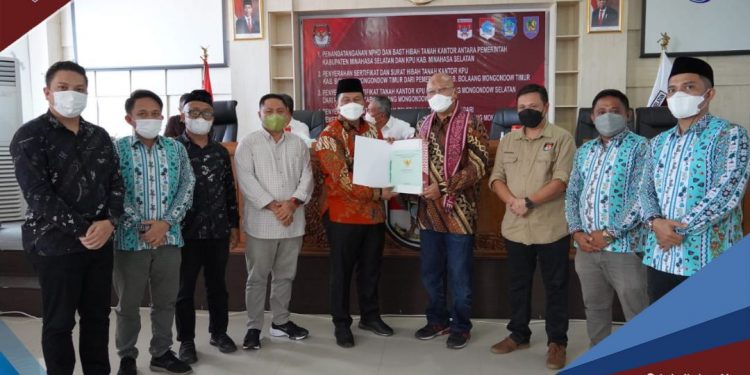 Pemkab Bolsel Hibahkan Sebidang Tanah untuk Kantor KPU