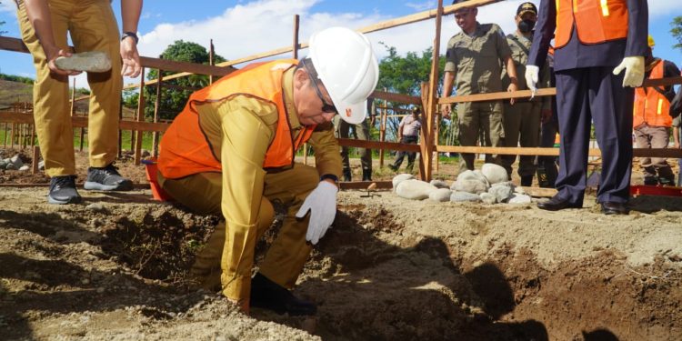 Iskandar Kamaru Letakan Batu Pertama Pembangunan Gedung PA Bolsel