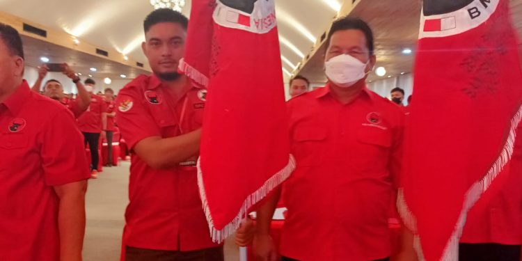 DPC BMI se Sulut Resmi Terbentuk, Deddy Serahkan PATAKA BMI ke DPC BMI Bolsel