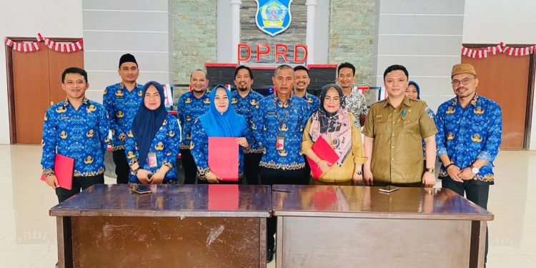 Pejabat dan Staf di Lingkungan Sekretariat DPRD Bolsel Tandatangani Pakta Integritas 2023