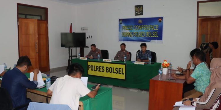 Gelar Press Conference, Polres Bolsel Berhasil Ungkap Kasus Pencurian Traktor dan Pencabulan