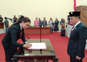 Dalam Paripurna DPRD Bolmong, Gita Ratnasari Tuuk Resmi Dilantik Jadi Anggota Legislatif