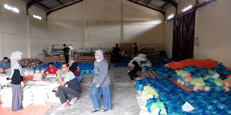 13,5 Ton Beras Siap Disalurkan Untuk Korban Banjir
