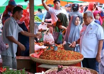 Wabup Amin Lasena Bersama TPID dan Forkopimda Cek Harga Bahan Pokok di Pasar Rakyat Bolangitang