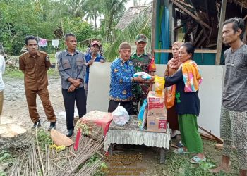 Korban Rumah Tertimpa Pohon di Desa Soligir Dapat Bantuan Sembako Dari BPBD Bolmut