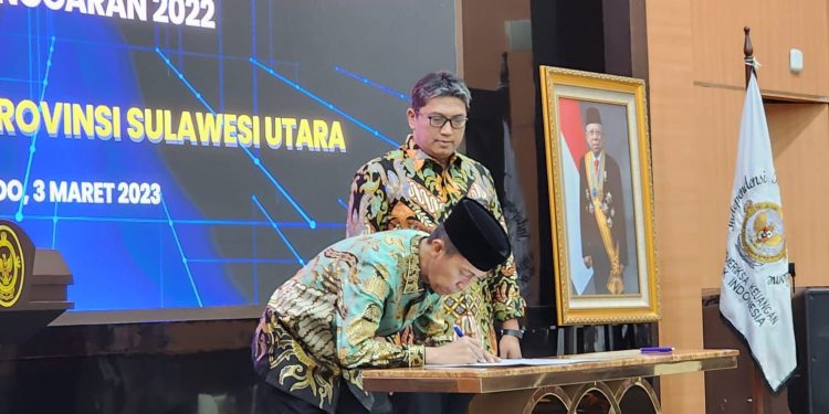 Tepat Waktu, Bupati Iskandar Kamaru Serahkan LKPD Unaudited 2022 ke BPK-RI