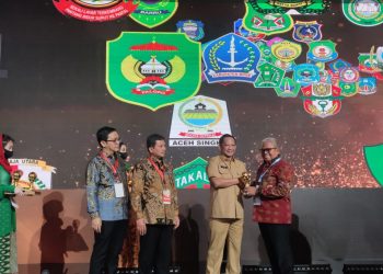 Pemkab Bolmut Terima Penghargaan UHC 2023