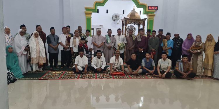 Ketua DPRD Arifin Olii Bersama Tim Tarling Pemkab Bolsel Gelar Safari Ramadan di Desa Pinsel