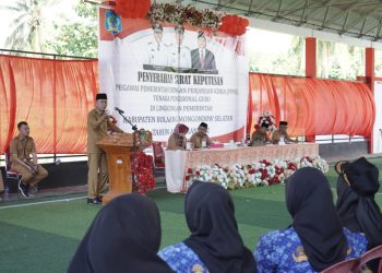 Bupati Iskandar Kamaru Resmi Serahkan SK Pengangkatan 165 Guru PPPK T.A 2022