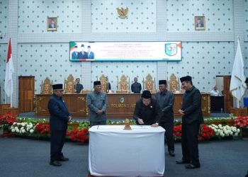 Melalui Rapat Paripurna, DPRD Bolmut Bersama Pemda Teken Nota Kesepakatan Perubahan KUA-PPAS TA 2023