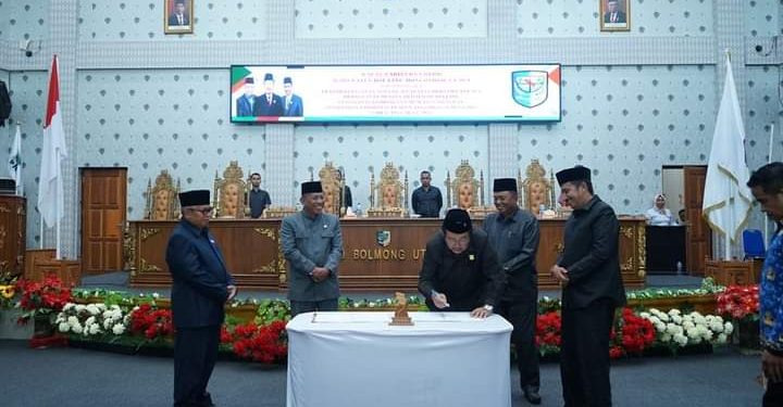Melalui Rapat Paripurna, DPRD Bolmut Bersama Pemda Teken Nota Kesepakatan Perubahan KUA-PPAS TA 2023