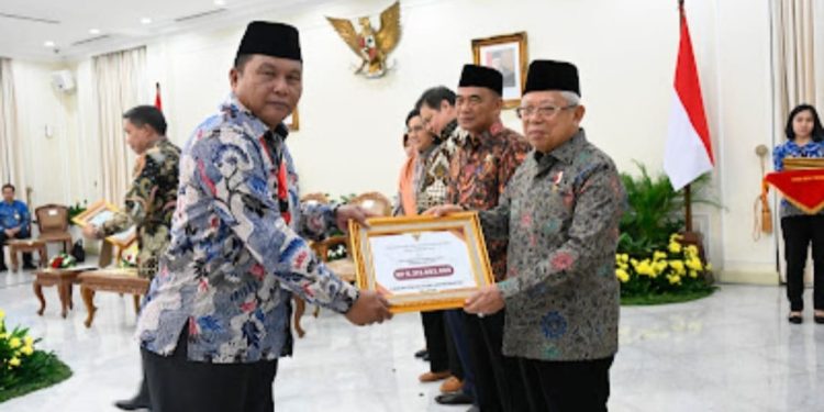 Diserahkan Oleh Wapres KH Ma’ruf Amin, Wabup Bolsel Terima Dana Insentif Fiskal Pengentasan Kemiskinan 2023