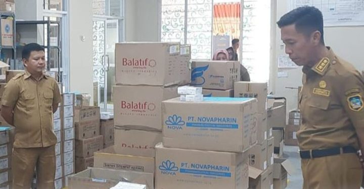 Pastikan Ketersediaan Obat-obatan, Bupati Iskandar Kamaru Sidak Gudang Persediaan Obat