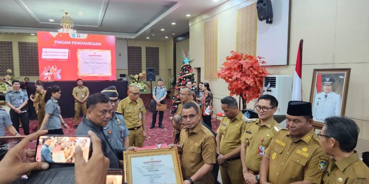 Pemkab Bolmut Terima Penghargaan Dari Kemenkumham Sebagai Daerah Peduli HAM 