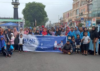 Kampanyekan Kebersihan Lingkungan, Jemaat Ahmadiyah Gelar Aksi Clean The City di Kotamobagu