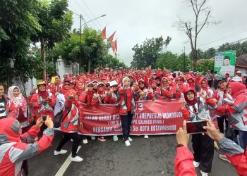 Yasti Soepredjo Mokoagow Gelar Jalan Sehat dan Pengukuhan 1000 Relawan